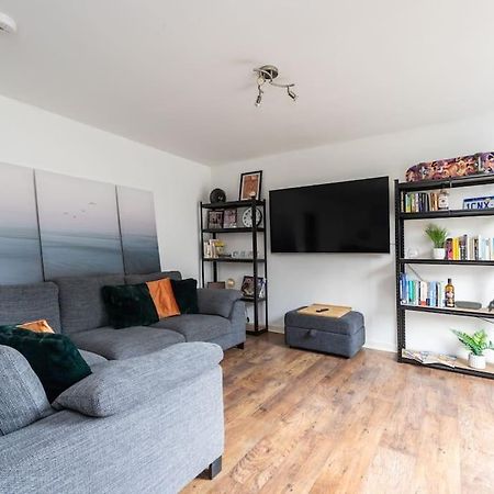 Stunning 1 Bd Flat In Lochend Park With A Patio Apartment Edinburgh Luaran gambar