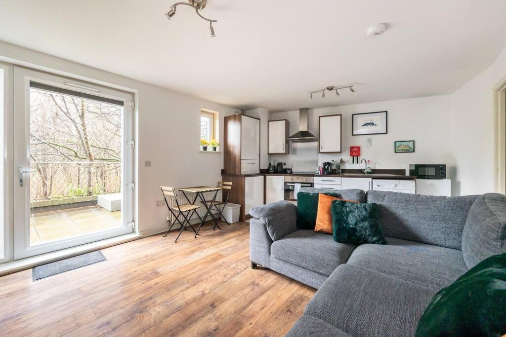 Stunning 1 Bd Flat In Lochend Park With A Patio Apartment Edinburgh Luaran gambar