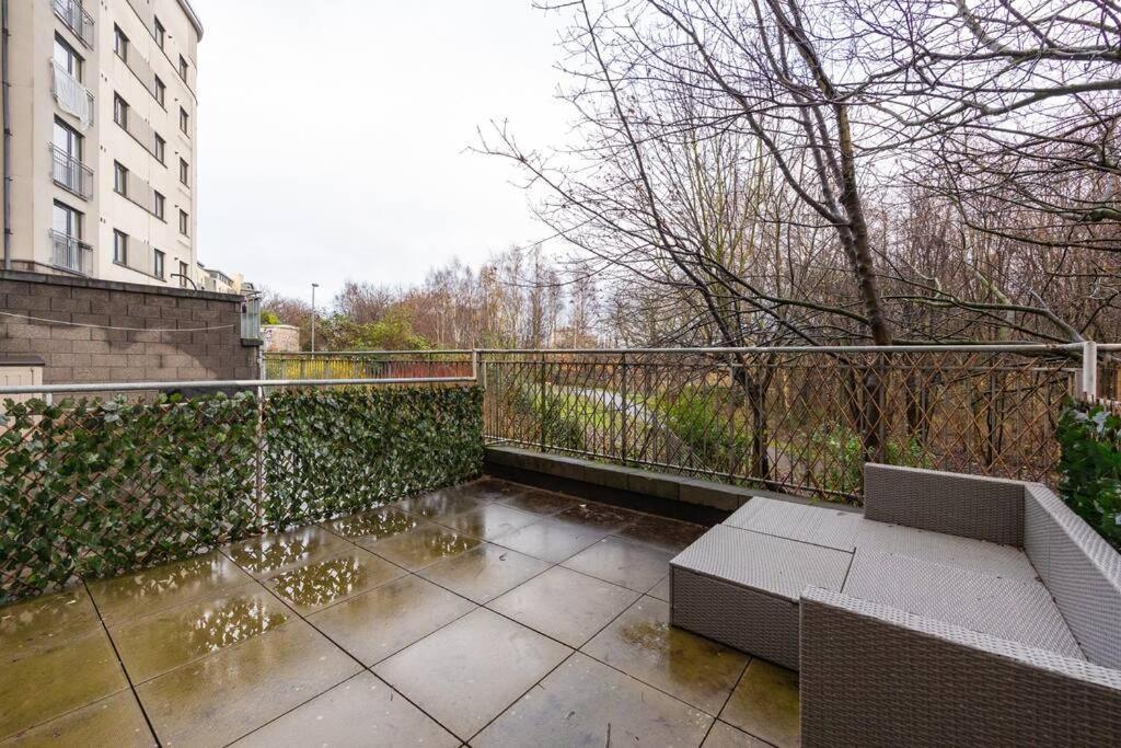 Stunning 1 Bd Flat In Lochend Park With A Patio Apartment Edinburgh Luaran gambar